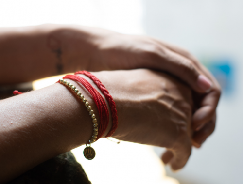 La tradition kabbalistique du bracelet rouge